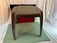 **OUTDOOR END TABLE