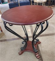Wood/metal round table