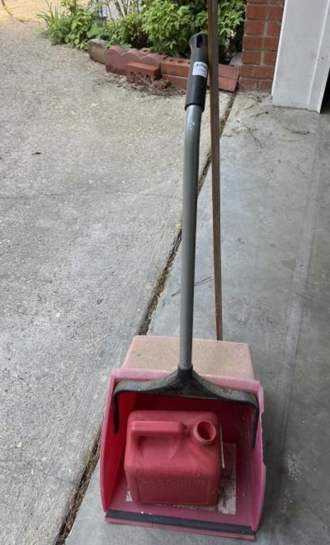 Large debris dustpan & small gas can-no top