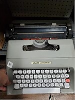 Olivetti Lettera 35 Typewriter