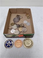 Group of commemorative coins key Rings money clip