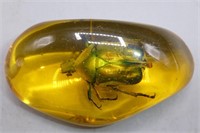 SYNTHETIC BEESWAX WITH INSET TRAPPED PAPER WEIGHT