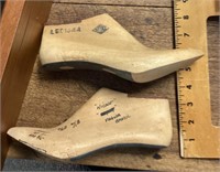 Pair of ladies' shoe maker forms