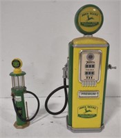 (BD) John Deere miniature gas pumps the larger