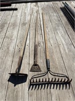 Gravel rake, hoe, garden tool