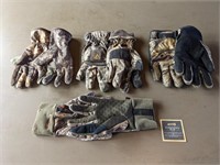 Assorted Men's Camo Gloves