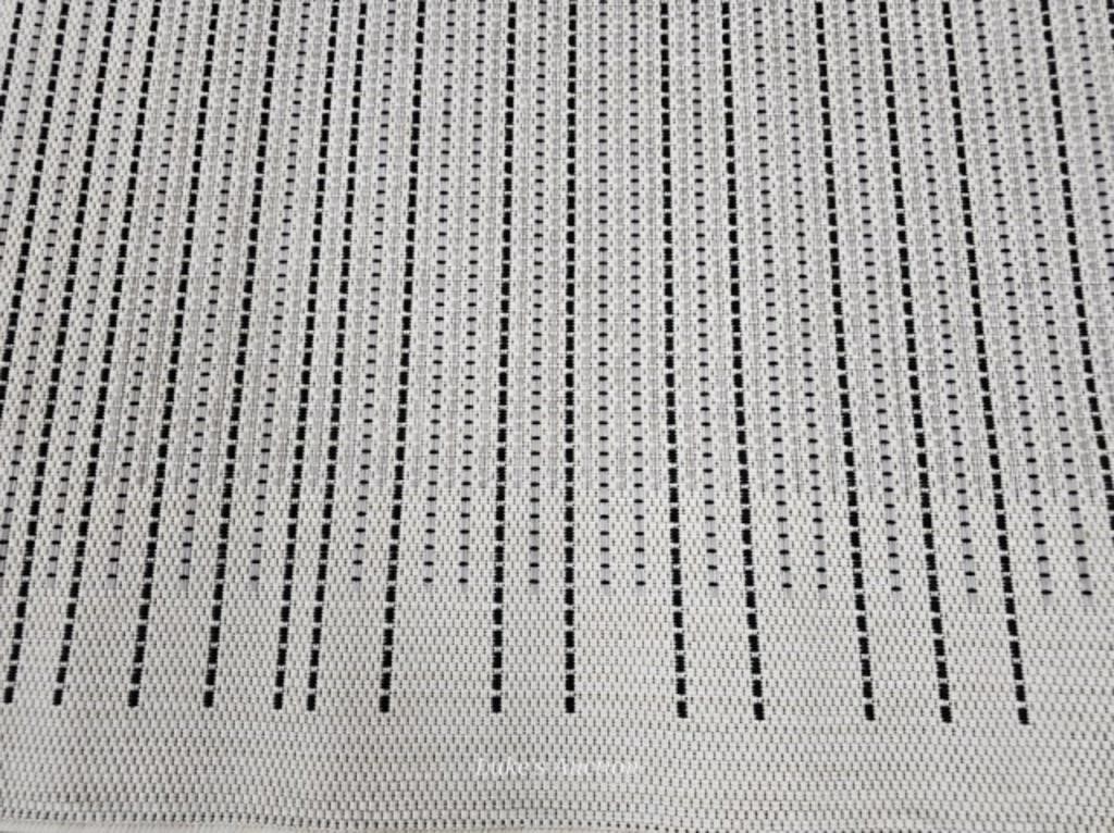 INDOOR / OUTDOOR AREA RUG - 97" X 63" (1)