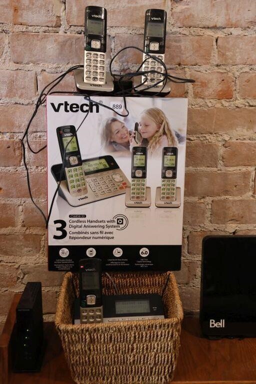 SET OF VTECH PHONES