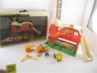 VINTAGE FARM HOUSE TOY