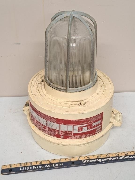 CROUSE HINDS LAMP-Not Tested