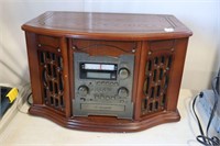 RETRO RECORD PLAYER/CD PLAYER/ RADIO