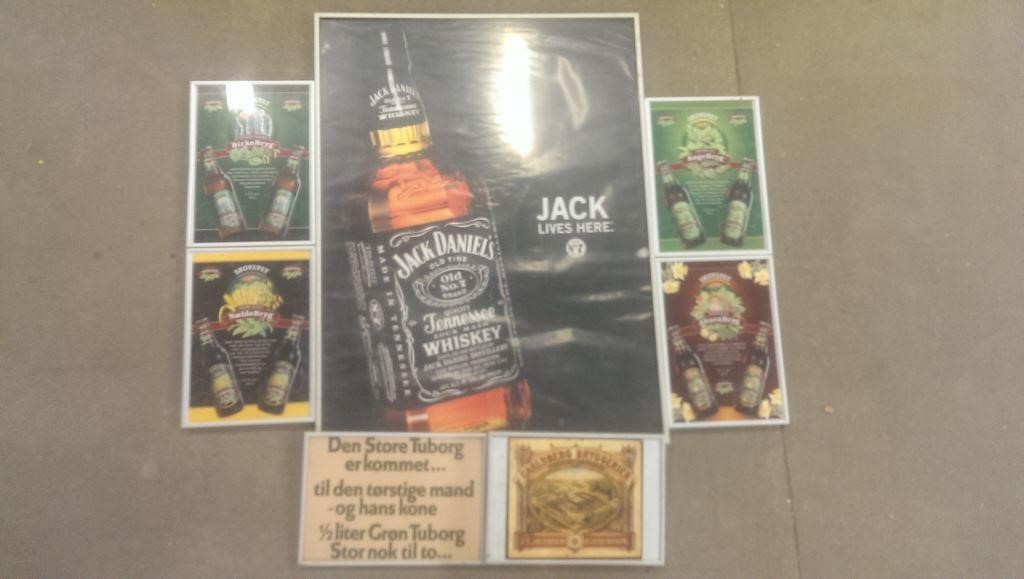Delvis luft kig ind 7 øl/alkohol plakater i rammer (Tuborg) | Jysk Auktionshus