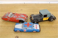 3 Tin toy cars