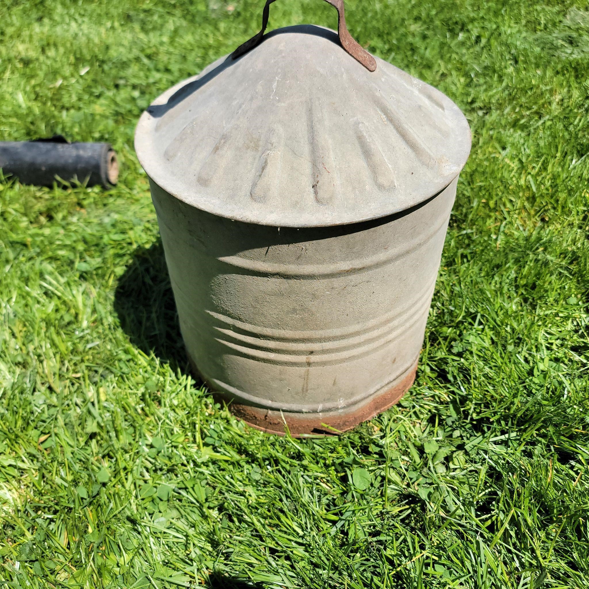 Top to a Chicken Waterer