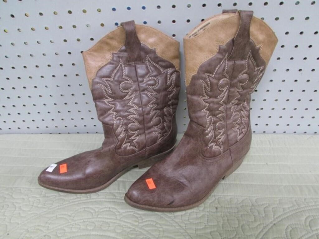 WESTERN BOOTS -- 9