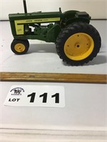 720 JOHN DEERE TRACTOR. PLASTIC