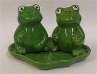 Frogs on Lily Pad Base