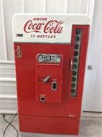 Coca-Cola 10 Cent Vending Machine, working has key
