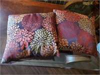 2 Floral Throw Pillows