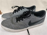 Nike shoes size 13