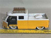 Jada. 1963 Volkswagen bus truck