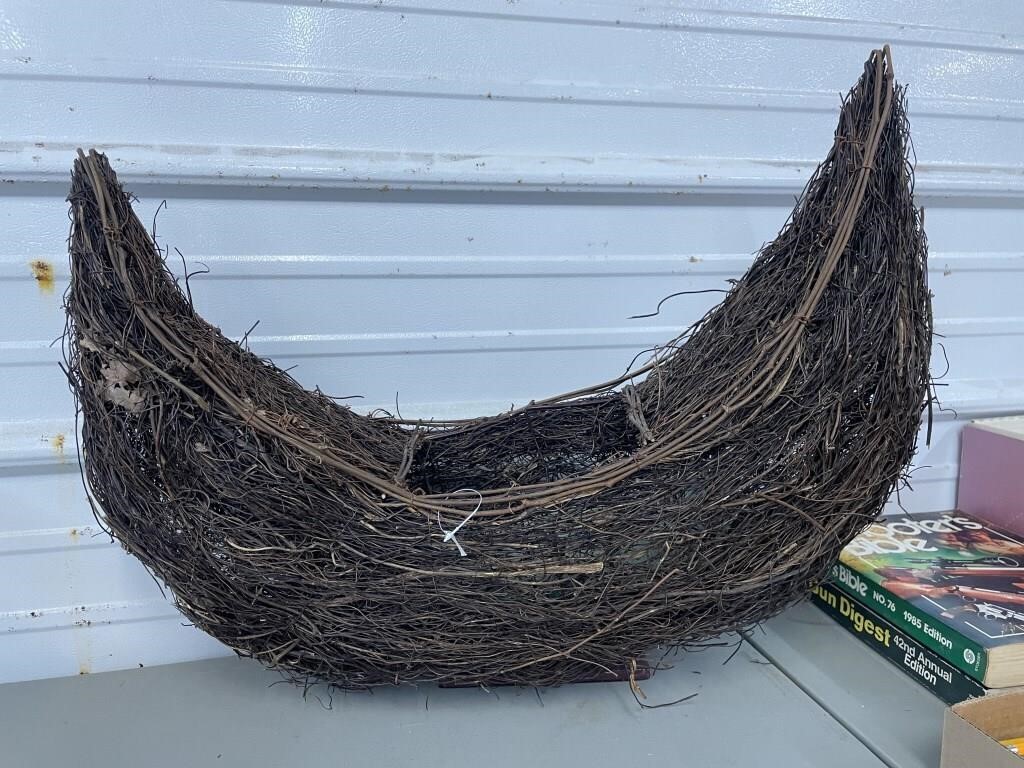 Grapevine flower basket