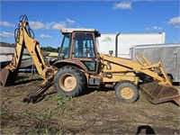 CASE Backhoe 580K Runs Needs Batteries