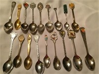17 Collector spoons