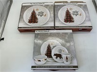 THREE 4-PIECE SETS OF PLAID HOLIDAY DINNER PLATES