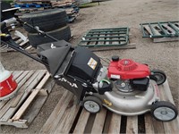 Honda self propelled lawnmower with bagger; 160 cc