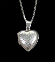Sterling silver heart shaped locket with 19.5"