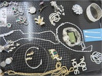 TRAY OF FASHION RHINESTONE JEWELLRY *SEE BELOW*