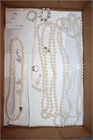 Pearl jewellery lot, necklaces, earrings,