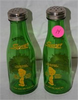 SET OF VTG SQUIRT GLASS S/P SHAKERS