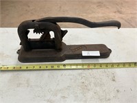 Vintage Daisey Cast iron tobacco cutter