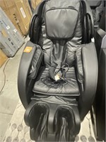 INSIGNIA MASSAGE CHAIR RETAIL $2,500