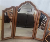 Mirror with sides