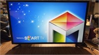 32in Samsung LED HD Smart TV with remote works