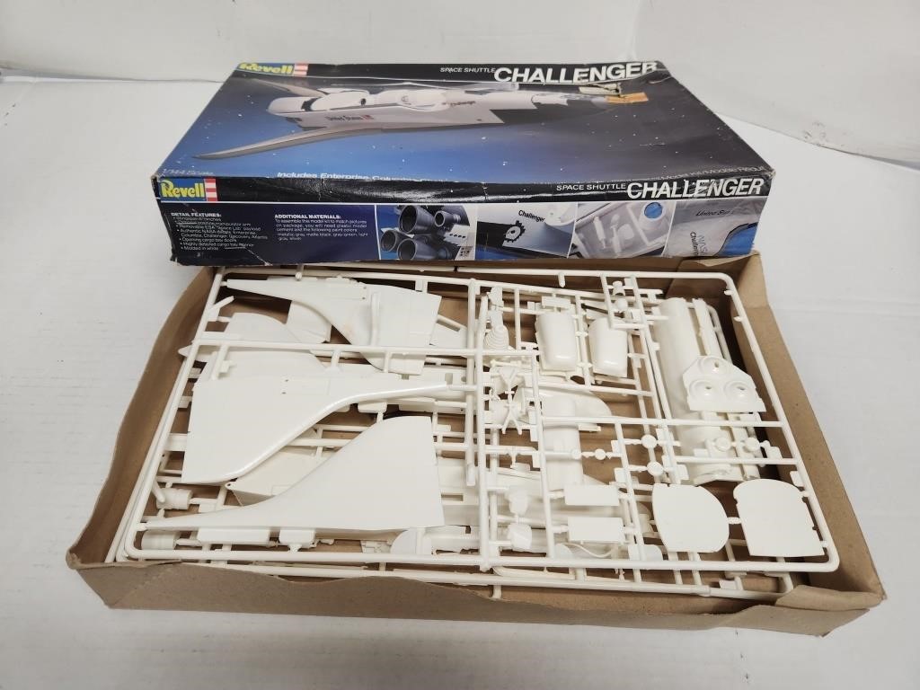 USA Space Shuttle Challenger 1/144 Scale Model