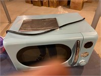 Retro Aqua Blue Mini Microwave