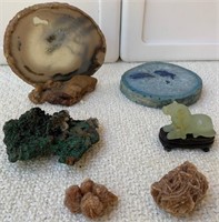 804 - CARVED STONE FIGURINES & AGATE SLICES