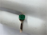 10 kt Gold Emerald Ring Size 6 1/2