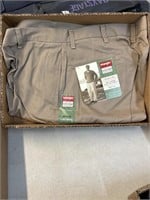 Wrangler flat front relax fit khakis  size 34x29