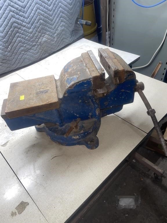 6" heavy duty swivel base vice