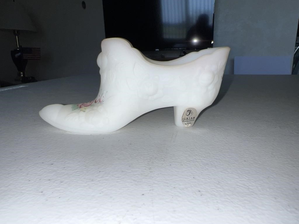 Fenton hand painted shoe 6in long