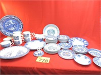 Vintage Blue Willow Dishes