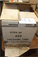 NIB , 2.25 GALLON PRESSURE TANK