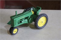 Vintage JD 60 Tractor - Repaint