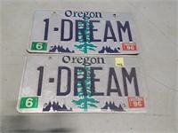 2ct License Plates "1-DREAM"
