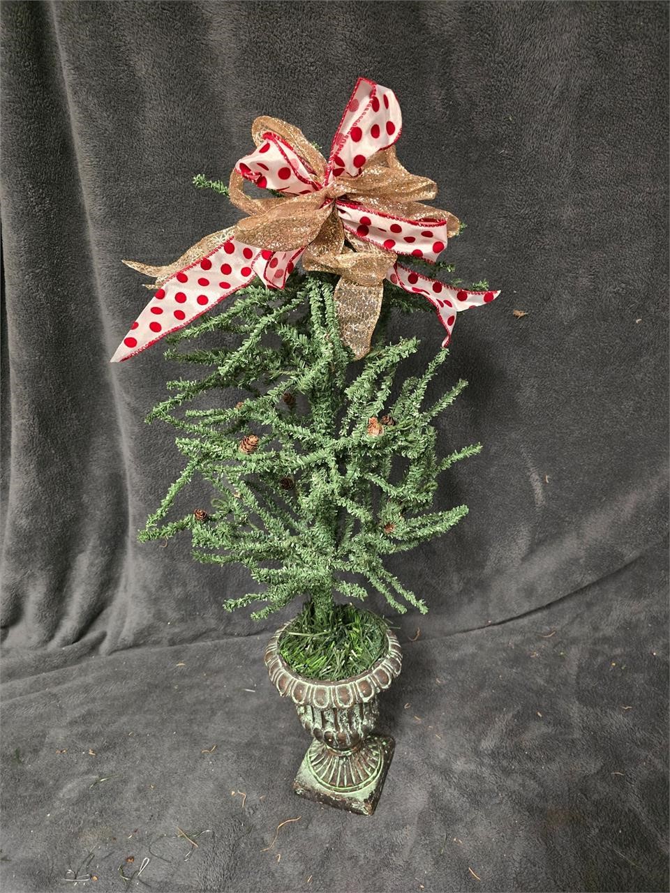 Decorative table top Christmas tree w durable base